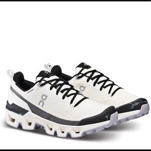 On Running Women’s Cloudwander Waterproof Hiking Shoes NWOT Ivory/Black US 9